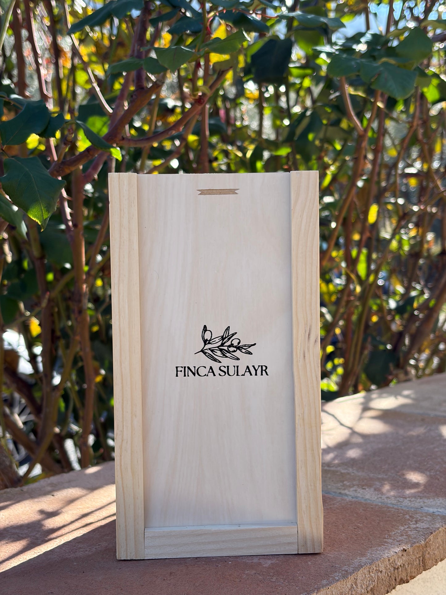 Caja de madera cónica para regalo